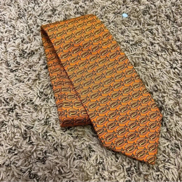 Salvatore Ferragamo Silk Men's Necktie With Abstract Fish Motif - Picture 2 of 4